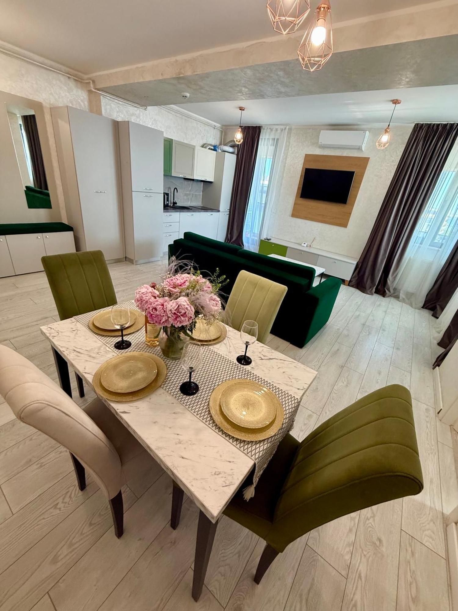 Myamar Solid Butoaie Apartament