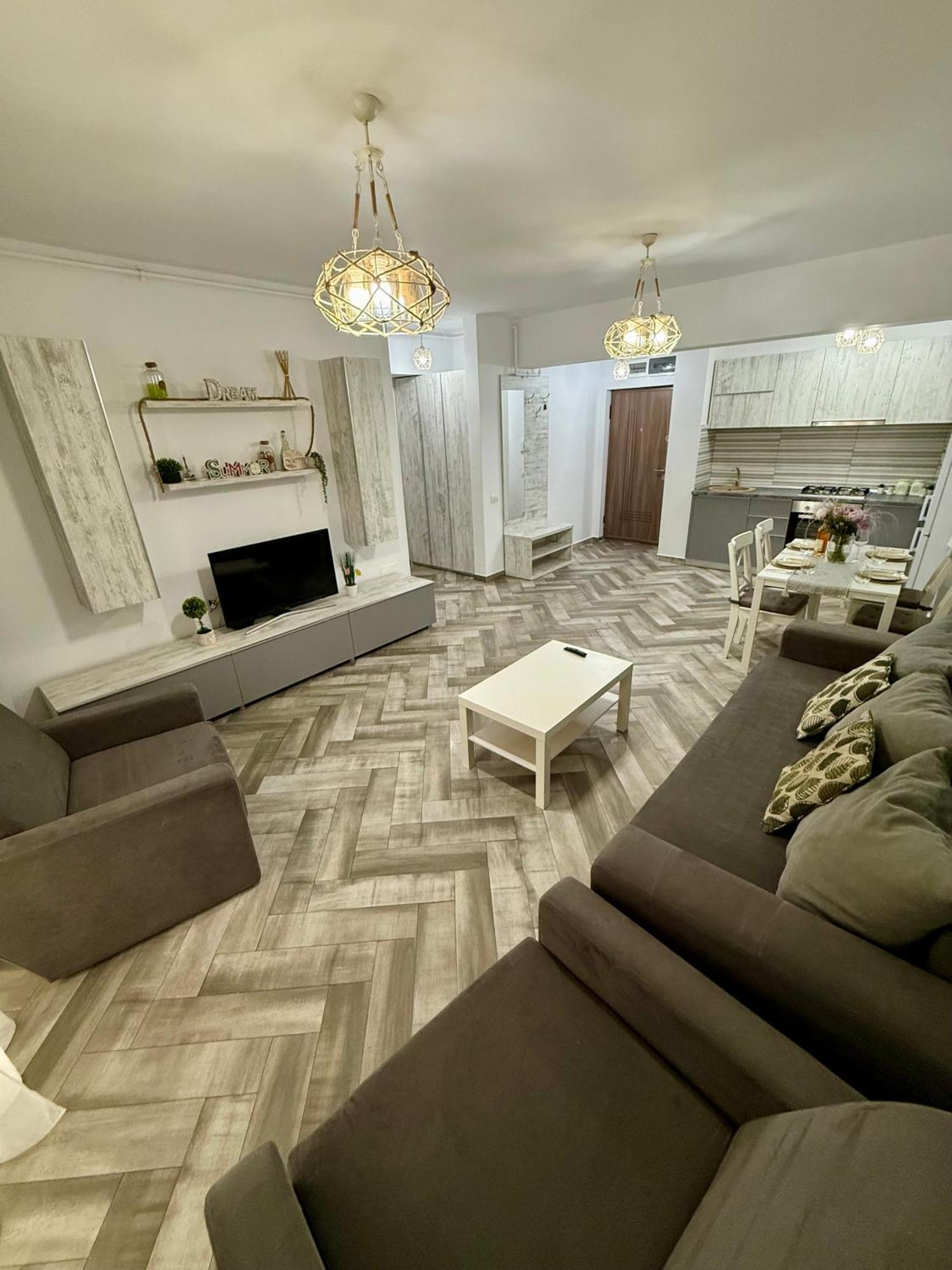 Myamar Solid Butoaie Apartament Mamaia